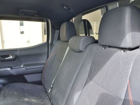 Used 2016 Toyota Tacoma TRD Sport w/ Towing Package image 8