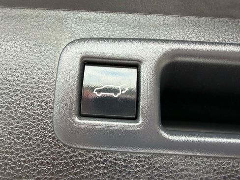 Used 2023 Toyota Highlander XSE FWD image 21