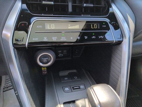 Certified 2023 Toyota Venza Limited image 25