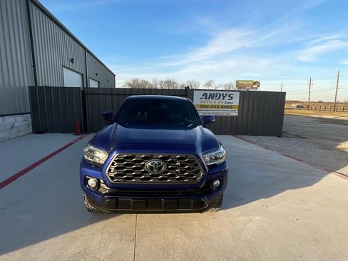 Used 2023 Toyota Tacoma TRD Off-Road image 3