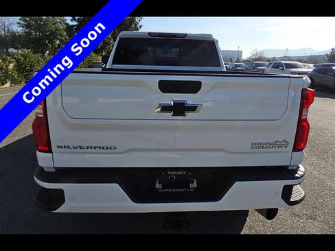 Used 2022 Chevrolet Silverado 2500 High Country w/ Z71 Off-Road Package image 5
