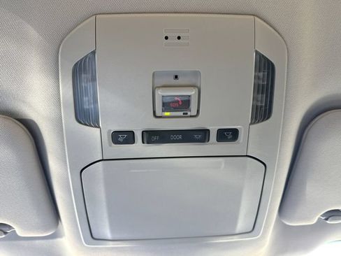 Used 2023 Toyota Highlander LE FWD image 22