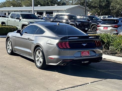 Used 2022 Ford Mustang Coupe image 5
