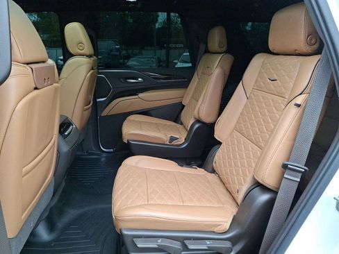 Used 2021 Cadillac Escalade Premium Luxury AWD/4WD image 8