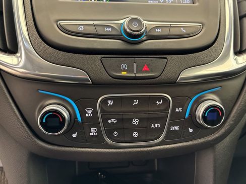 Used 2023 Chevrolet Equinox LT FWD image 19