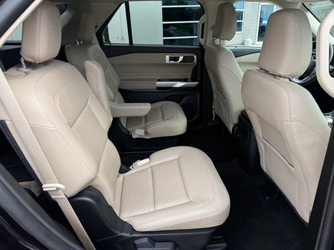 Certified 2023 Ford Explorer XLT w/ Equipment Group 202A AWD/4WD image 14