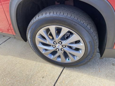 Used 2025 Buick Enclave Preferred w/ Power Package image 31