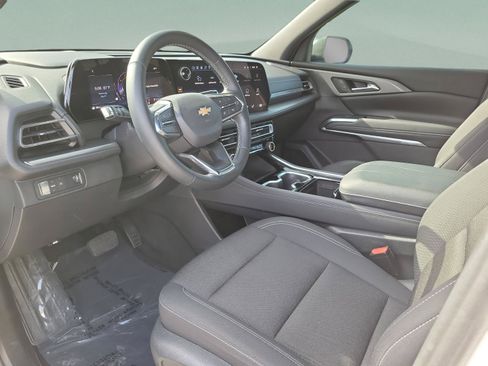 Used 2024 Chevrolet Traverse LT FWD image 17