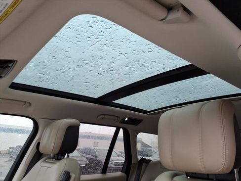 Used 2019 Land Rover Range Rover HSE image 11