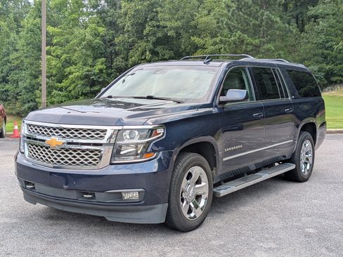 Used 2018 Chevrolet Suburban LT w/ LT Signature Package RWD image 5