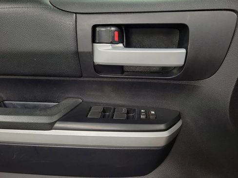 Used 2016 Toyota Tundra SR5 w/ SR5 Upgrade Package RWD image 19
