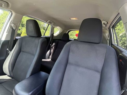 Used 2017 Toyota RAV4 LE AWD/4WD image 10