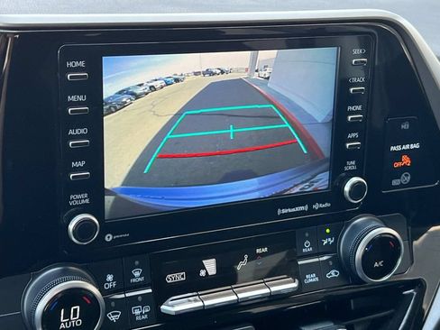 Used 2022 Toyota Highlander LE FWD image 23