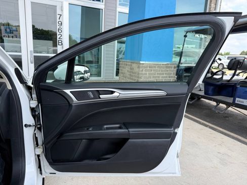Used 2019 Ford Fusion SE FWD image 18
