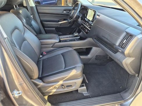 Certified 2023 Nissan Pathfinder SL w/ Lighting Package (N92) image 12