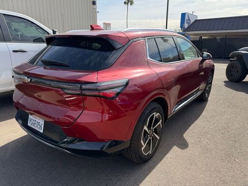 Used 2025 Chevrolet Equinox EV LT w/ Convenience Package image 4