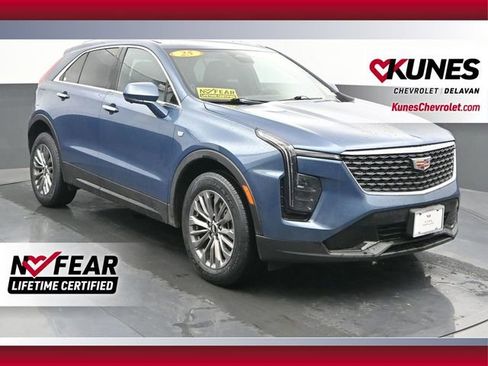 Used 2025 Cadillac XT4 Premium Luxury image 1