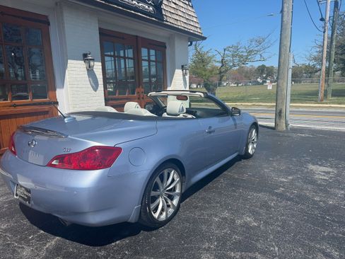 Used 2010 INFINITI G37 Convertible w/ Premium Pkg RWD image 8