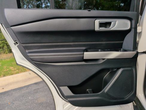 Used 2023 Ford Explorer Limited w/ Limited Technology Package RWD image 39