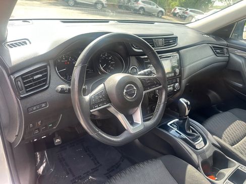 Used 2017 Nissan Rogue SV AWD/4WD image 11