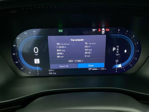 Used 2025 Volvo XC40 B5 Plus image 16