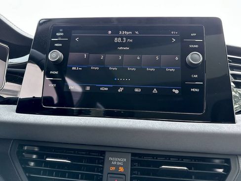 Used 2025 Volkswagen Jetta SE FWD image 22