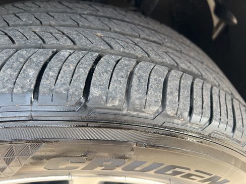 Used 2024 Nissan Pathfinder SL image 44