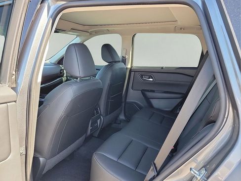 Used 2024 Nissan Rogue SL w/ SL Premium Package FWD image 9