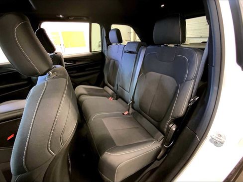 Used 2024 Jeep Grand Cherokee Laredo X w/ Trailer Tow Package image 21