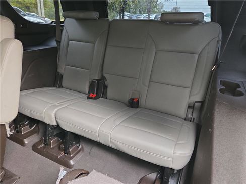 Used 2022 Chevrolet Tahoe LT w/ Luxury Package RWD image 16
