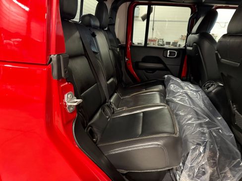 Used 2025 Jeep Gladiator Sport image 14