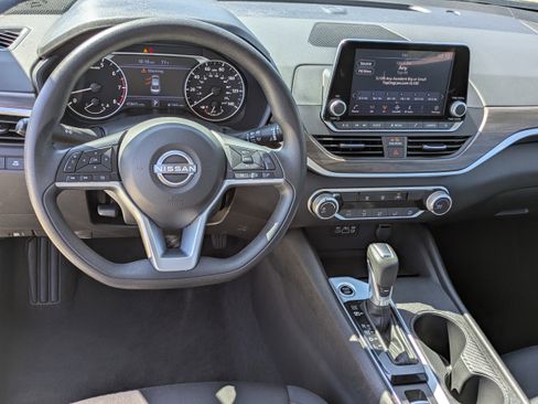 Used 2025 Nissan Altima 2.5 SV AWD/4WD image 12