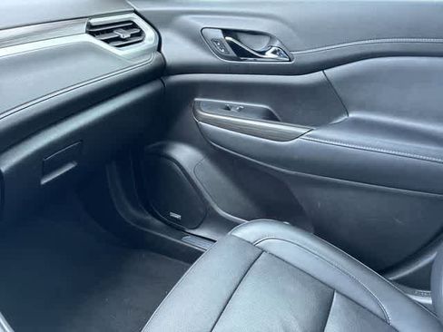 Used 2022 GMC Acadia SLT w/ Technology Package FWD image 33