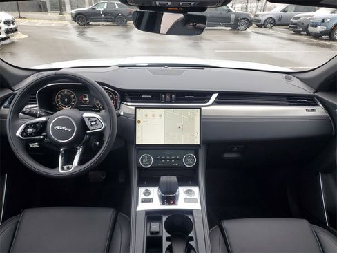 Used 2025 Jaguar F-PACE R-Dynamic S image 27