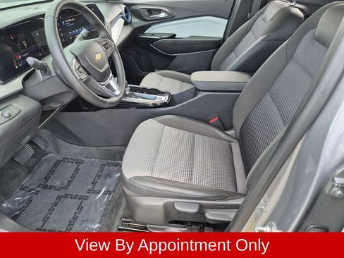 Used 2025 Chevrolet Trax LT w/ LT Convenience Package FWD image 23