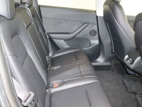 Used 2022 Tesla Model Y Performance AWD/4WD image 32