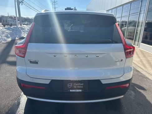 Certified 2025 Volvo XC40 B5 Core image 4