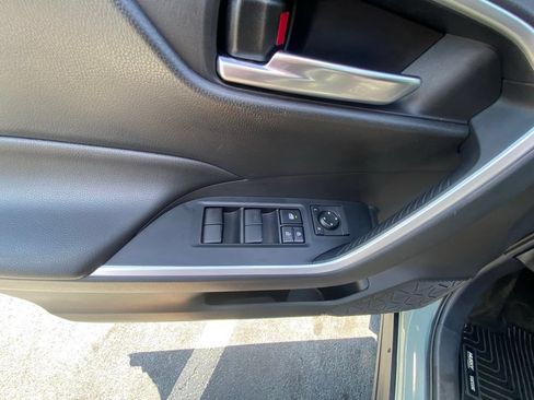 Used 2020 Toyota RAV4 XLE FWD image 11