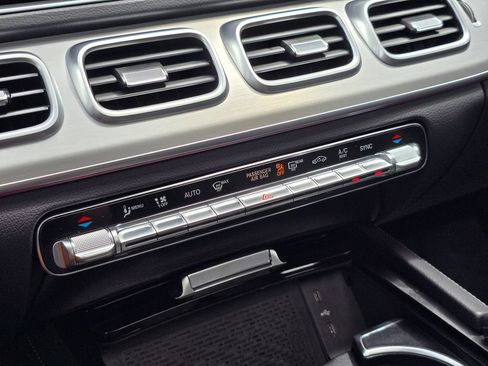 Used 2025 Mercedes-Benz GLS 450 4MATIC image 28