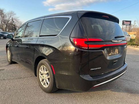 Used 2025 Chrysler Pacifica Select image 7
