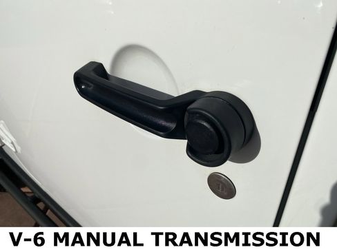 Used 2013 Jeep Wrangler Unlimited Sahara image 24