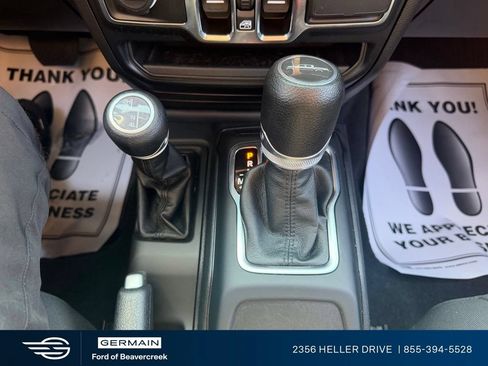 Used 2023 Jeep Gladiator Sport AWD/4WD image 21
