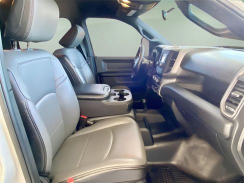 Used 2024 RAM 2500 Tradesman w/ Chrome Appearance Group image 27