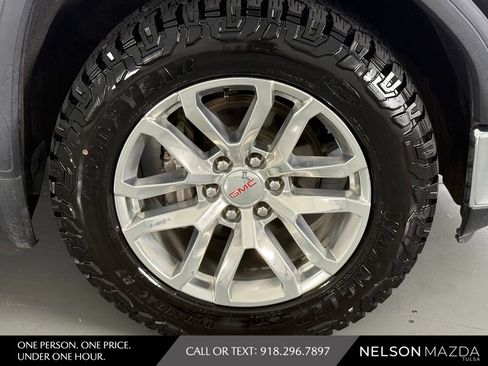 Used 2019 GMC Sierra 1500 SLT w/ SLT Premium Plus Package AWD/4WD image 16