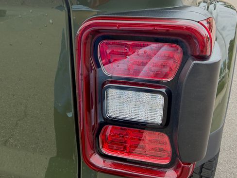 Used 2021 Jeep Gladiator Mojave AWD/4WD image 13