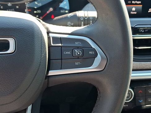 Used 2024 Jeep Compass Latitude AWD/4WD image 21