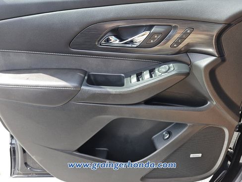 Used 2021 Chevrolet Traverse High Country AWD/4WD image 23