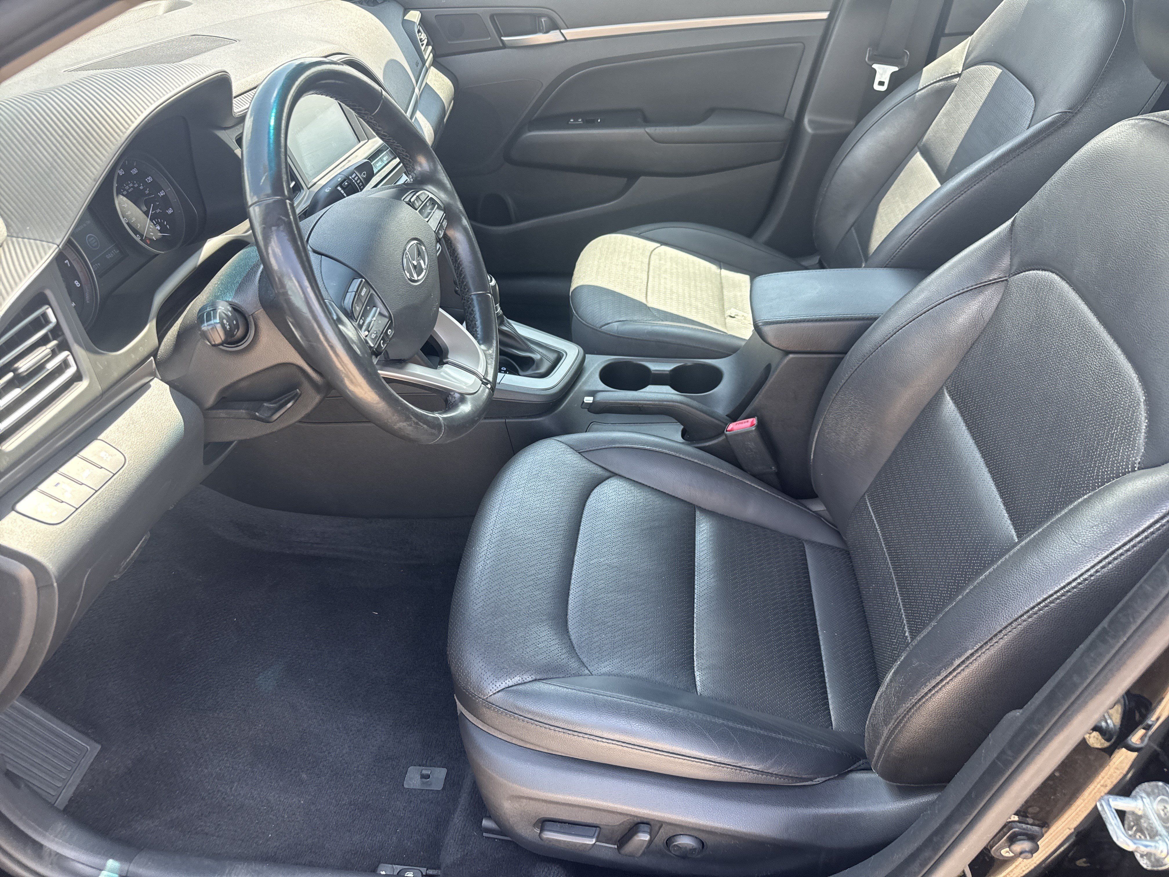 Used 2019 Hyundai Elantra Limited w/ Cargo Package FWD image 5