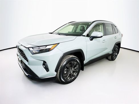 Certified 2022 Toyota RAV4 XLE Premium image 4