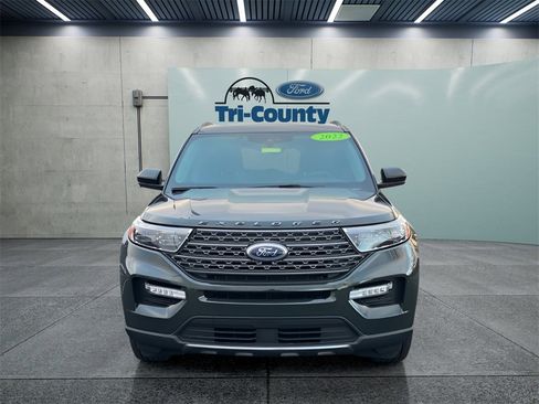 Used 2022 Ford Explorer XLT w/ Equipment Group 202A image 2